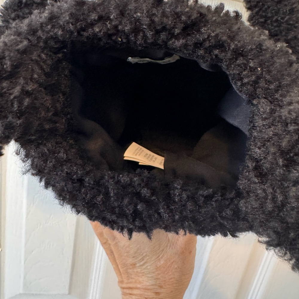 Aerie NWTS Black Fuzzy Soft Sherpa Shoulder Tote Bag Faux Shearling  Lightweight - Picture 5 of 9